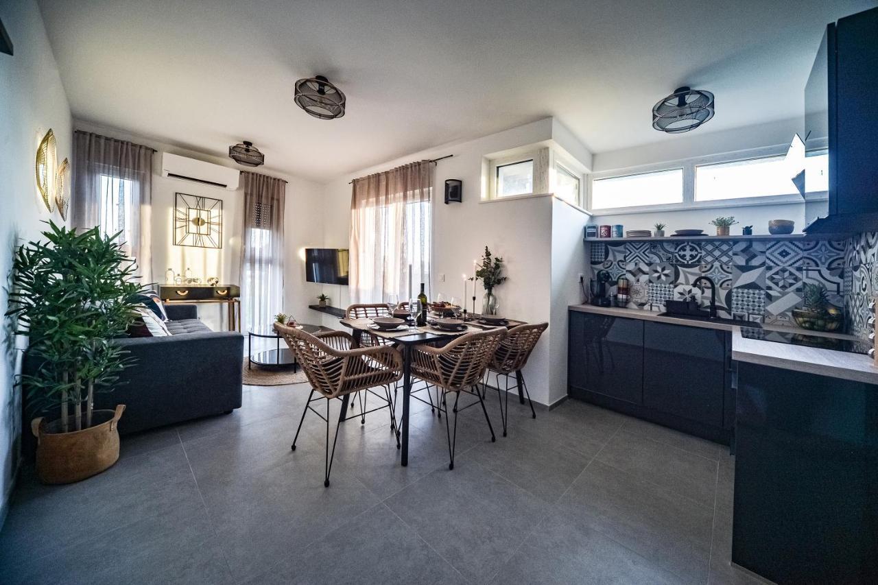 Cube Residence Kastela Luaran gambar
