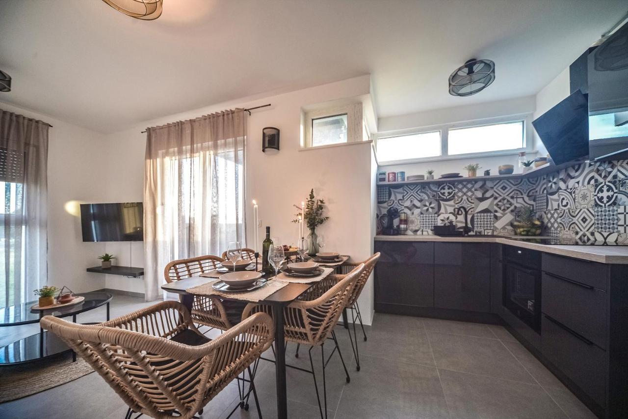 Cube Residence Kastela Luaran gambar