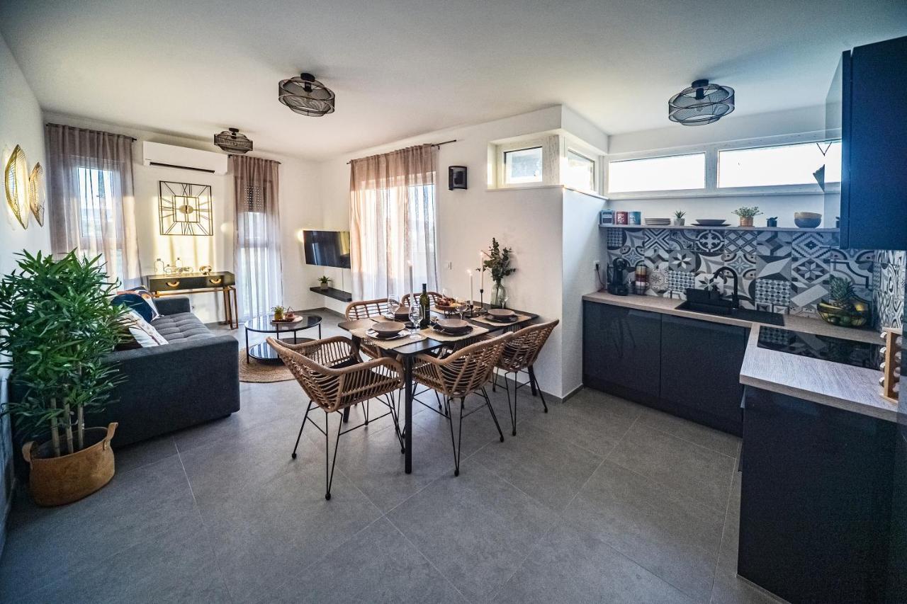 Cube Residence Kastela Luaran gambar