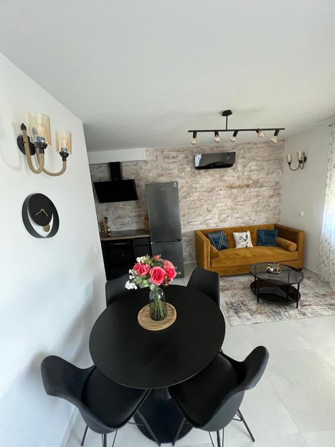 Cube Residence Kastela Luaran gambar